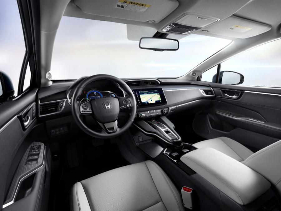 Торпедо Honda Clarity Electric 2017 года  (NA) (фото 6 из 16)